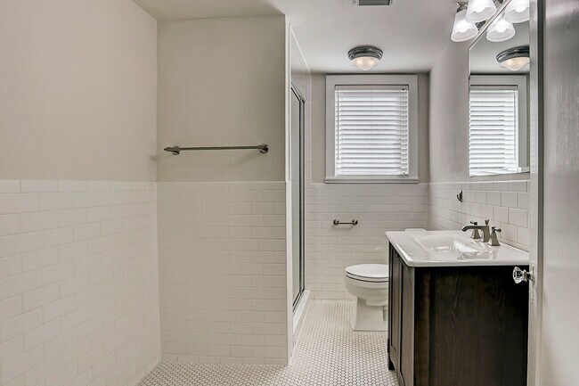 Building Photo - Well Maintained 2 Bedroom House