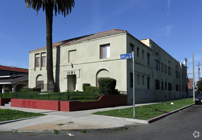 Building Photo - Del Rey Urban Income Funds, LLC