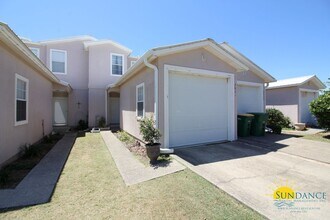 Building Photo - Stunning 3 Bedroom Villa in Navarre