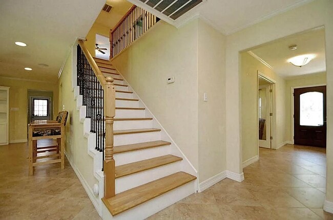 Building Photo - 3202 Bayou Dr