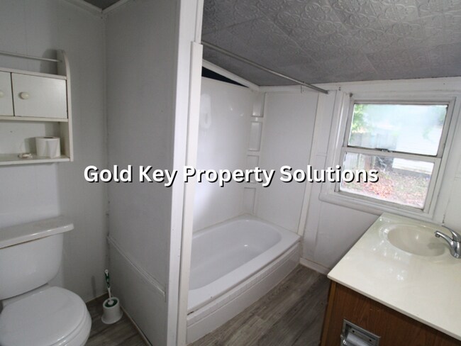 Building Photo - MUNCIE 4 BR 1 BA House with Central Air and Garage (NO SECTION 8)