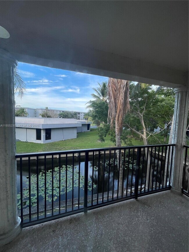 Building Photo - 3450 NW 17th Terrace