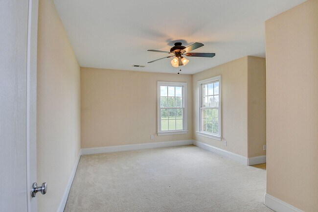 Building Photo - BEAUTIFUL HOME FOR RENT SOUTH CHESAPEAKE!
