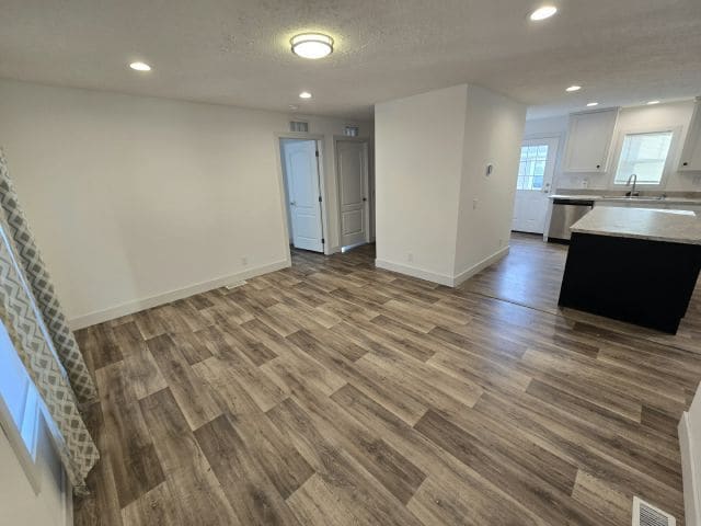 Building Photo - 142 Terri Ln