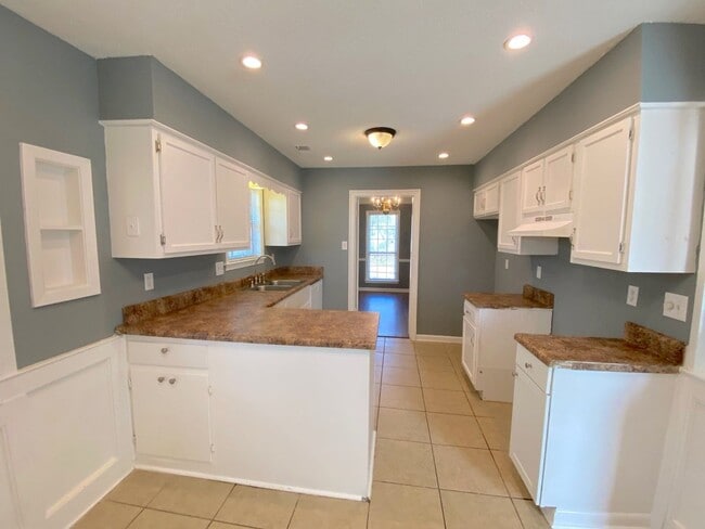 Building Photo - 8115 Kerry Dr