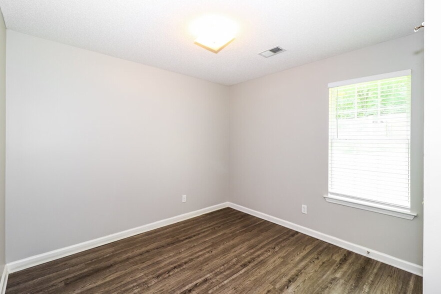 Building Photo - 1481 Lawson Dr