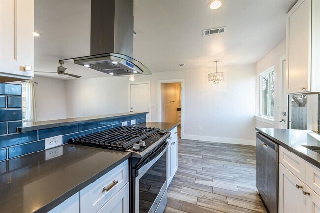 Building Photo - 8410 Romney Rd