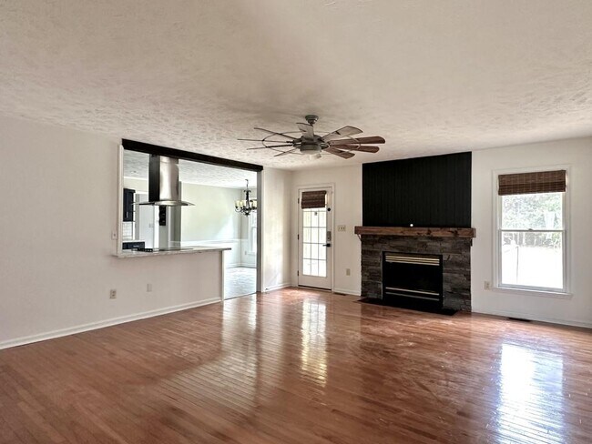 Building Photo - 6604 Kodiak Dr