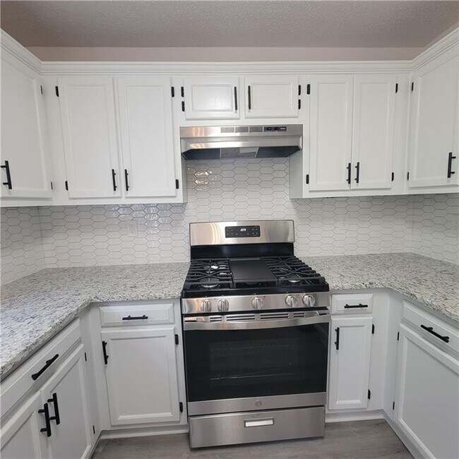 Building Photo - 3045 Binghampton Ln