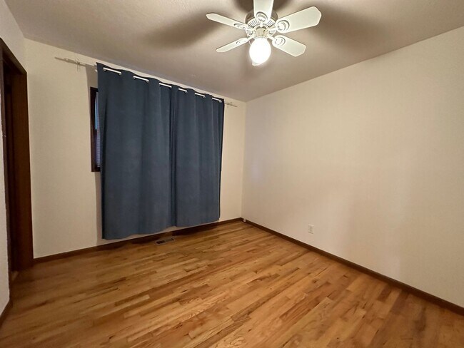 Building Photo - 12820 SW Glenhaven St