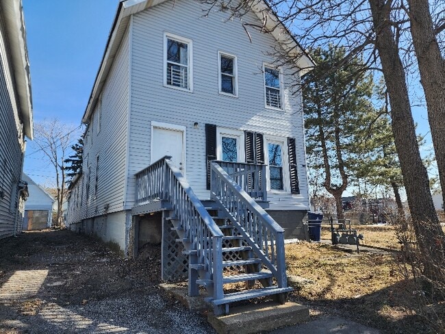 Building Photo - 33 Lakeview Ave