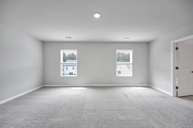 Building Photo - 167 Fernbrook Trl