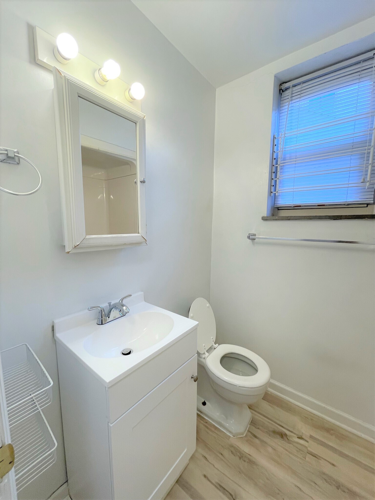 Building Photo - 5712 Phillips Ave