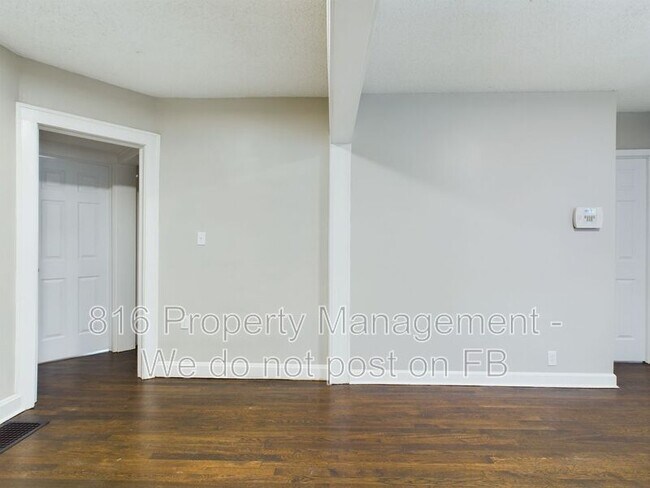 Building Photo - 3032 Elmwood Ave