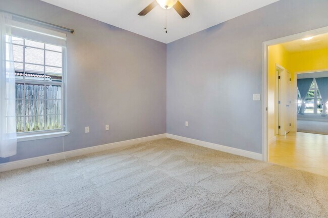 Building Photo - 651 Powell Dr NE