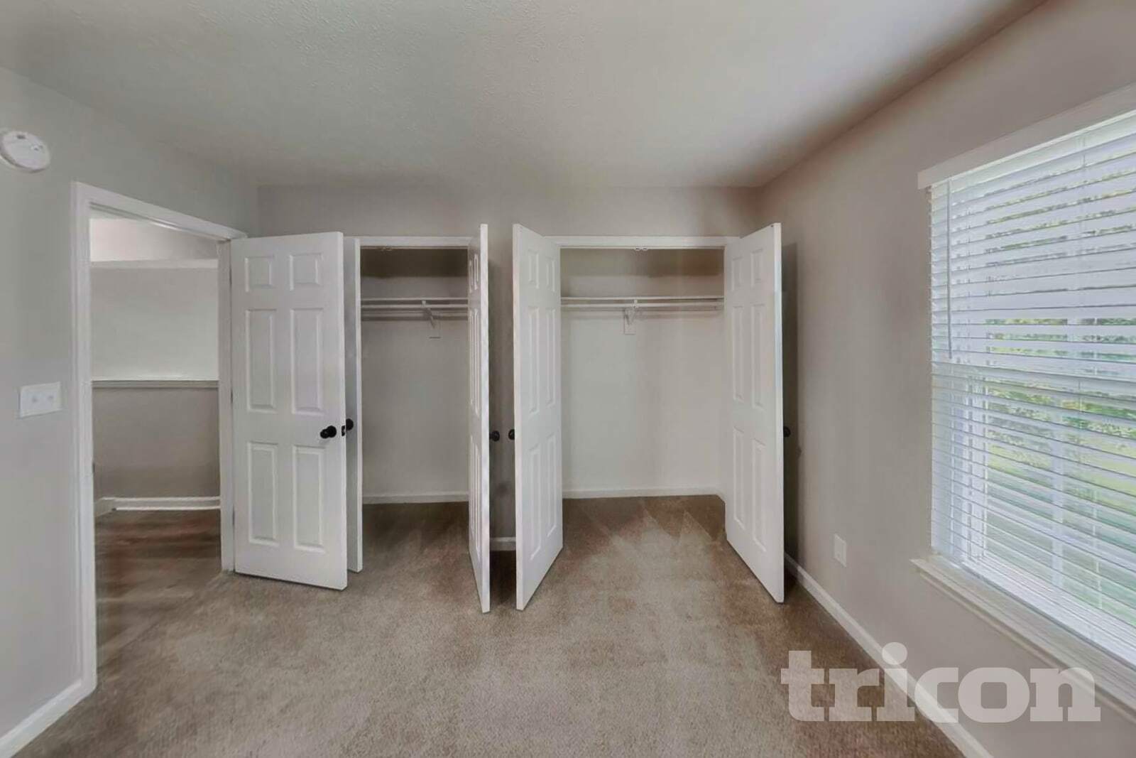 Building Photo - 2701 Riverbend Dr