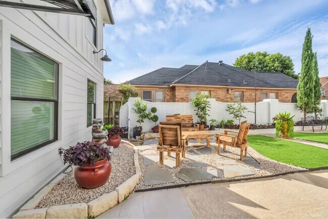 Building Photo - 2620 Arbor St