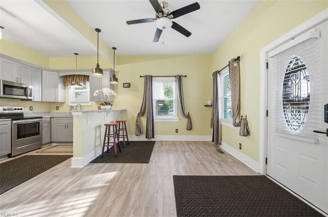 Building Photo - 1325 W Little Creek Rd