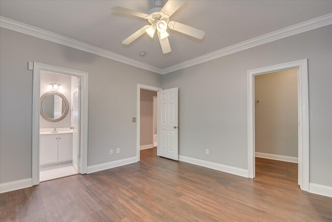 Building Photo - 2909 Aylesbury Dr