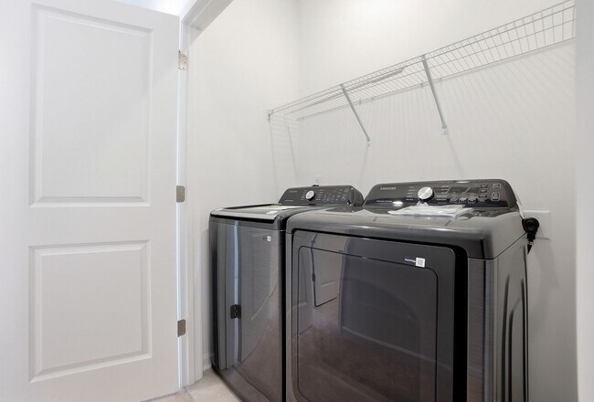 Building Photo - Brand-New Townhome in the University area at Senata at Research Park!