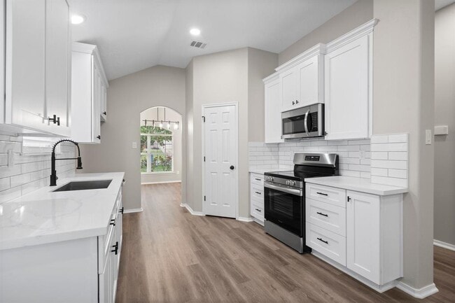 Building Photo - 18464 Sunrise Oaks Ct