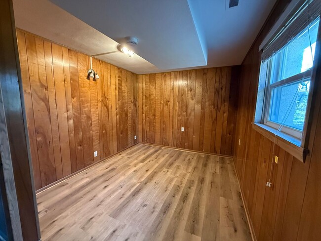 Building Photo - Comfortable, Updated Home in the Heart of Roseville. Avail NOW. *In-Unit Laundry*