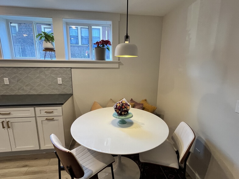 Building Photo - 6113 39th Ave S