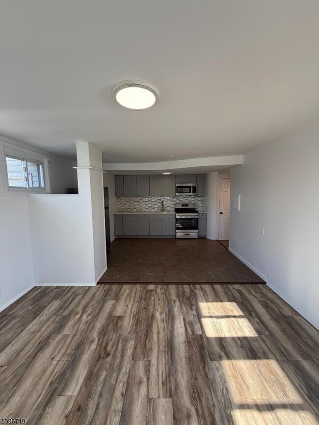 Building Photo - 201 4th St