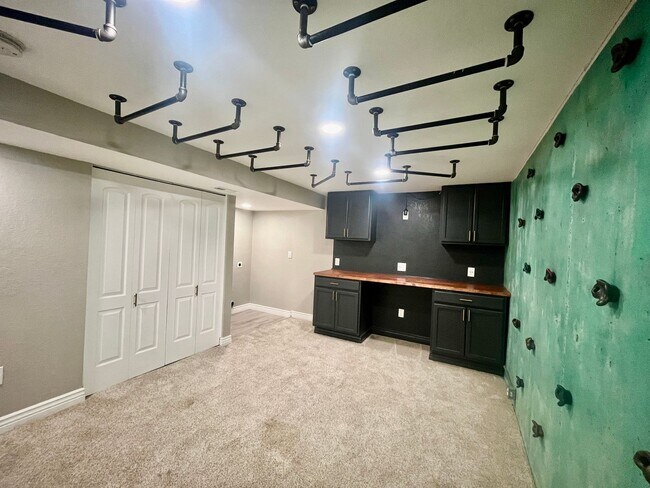 Building Photo - Beautifully Renovated 4-Bedroom Home in Canterberry Crossing