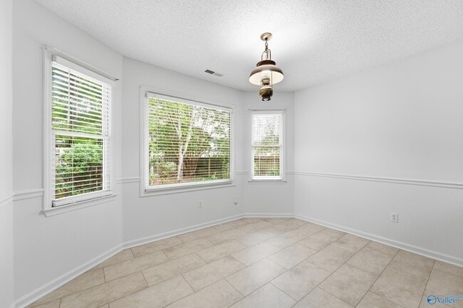 Building Photo - 210 Pebble Brook Dr