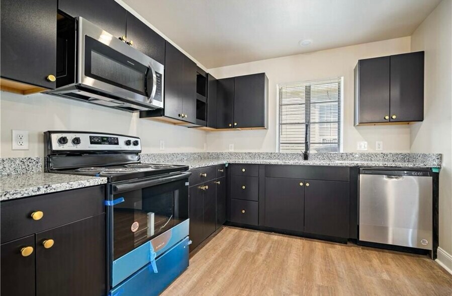 Building Photo - 1704 McGill Ave