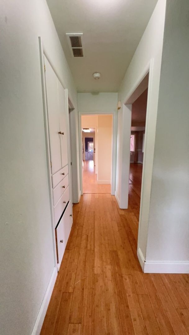 Building Photo - Large 4 Bedroom Orchards Home with private...