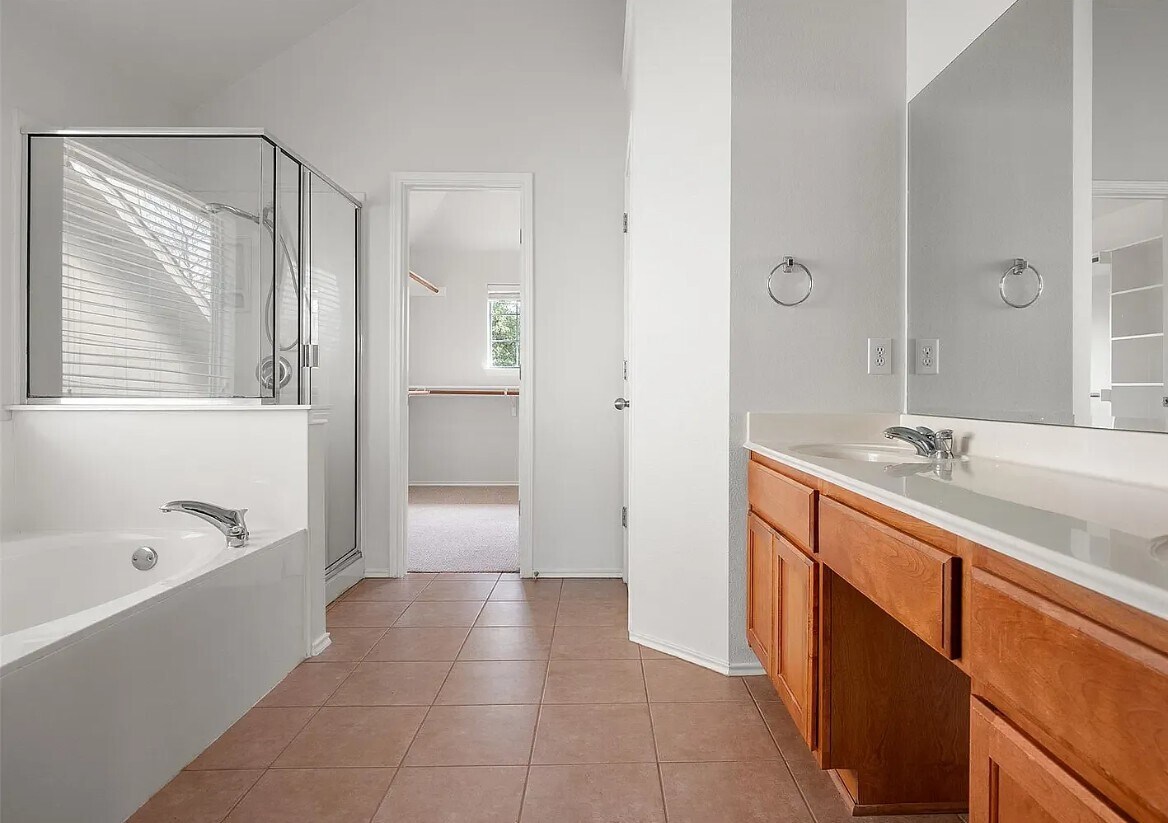 Building Photo - 10812 Casitas Dr