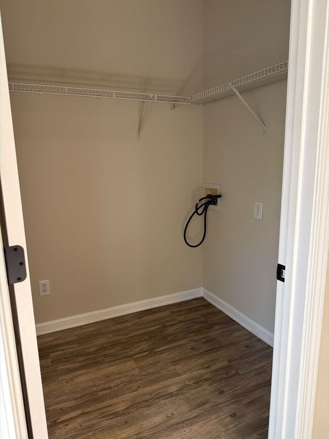 Building Photo - MOVE IN SPECIAL!! $500 OFF FIRST FULL MONTH