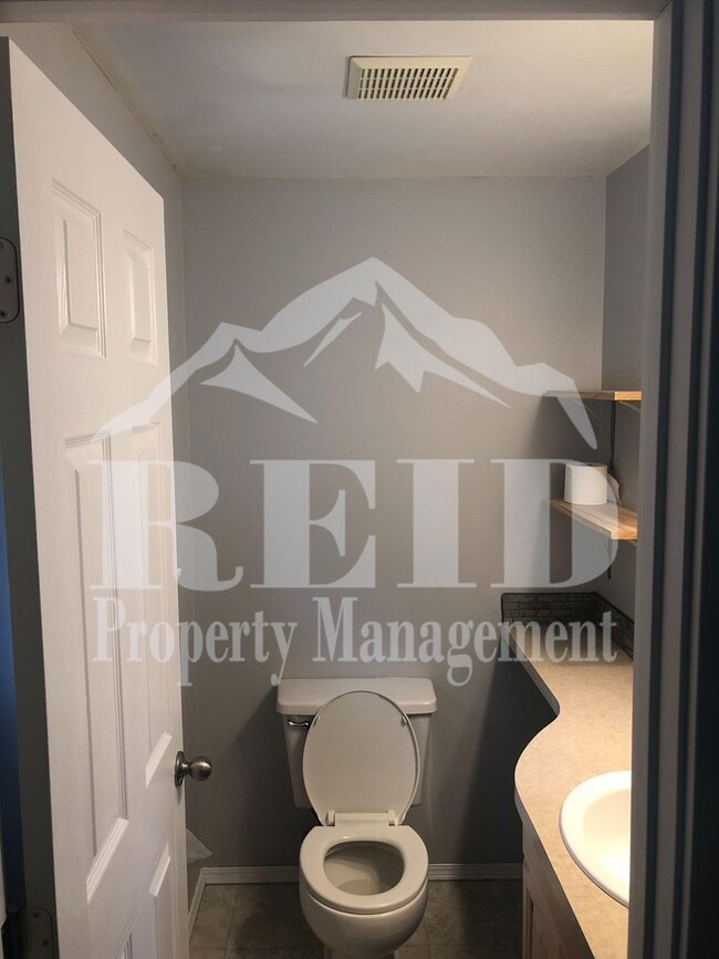 Building Photo - Central Kitsap Rambler 3 Bed 1.5 Bath 2 car garage