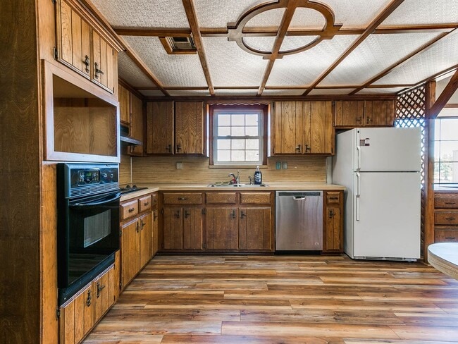 Building Photo - Beautiful 3 bed 2.5 bath home in the Country