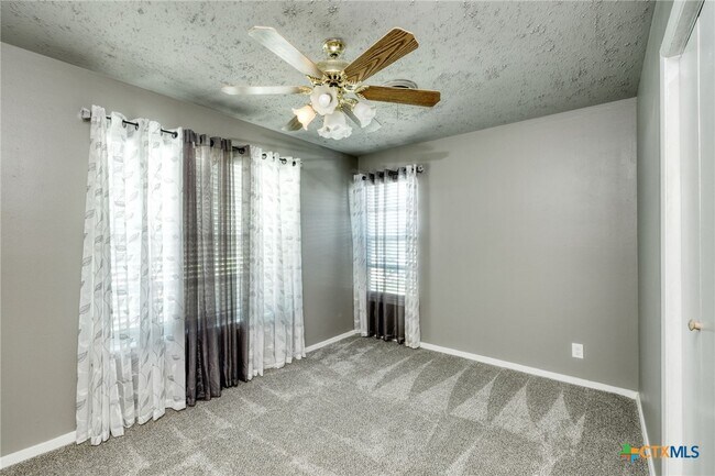 Building Photo - 6218 Brookside Dr