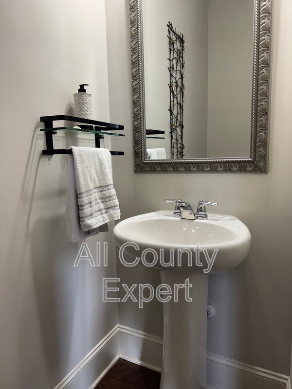 Building Photo - 6651 Rivergreen Rd