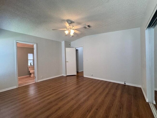 Building Photo - 2/2 in Plantation Oaks