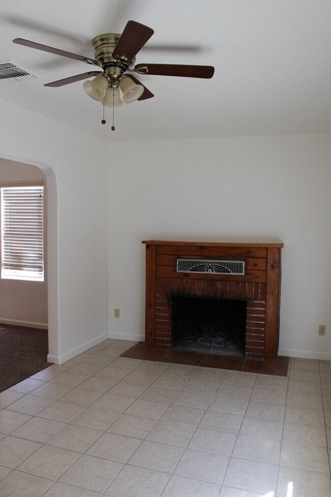 Building Photo - South Ave Turlock