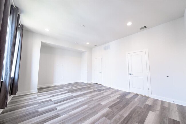 Building Photo - 1265B Bonner St