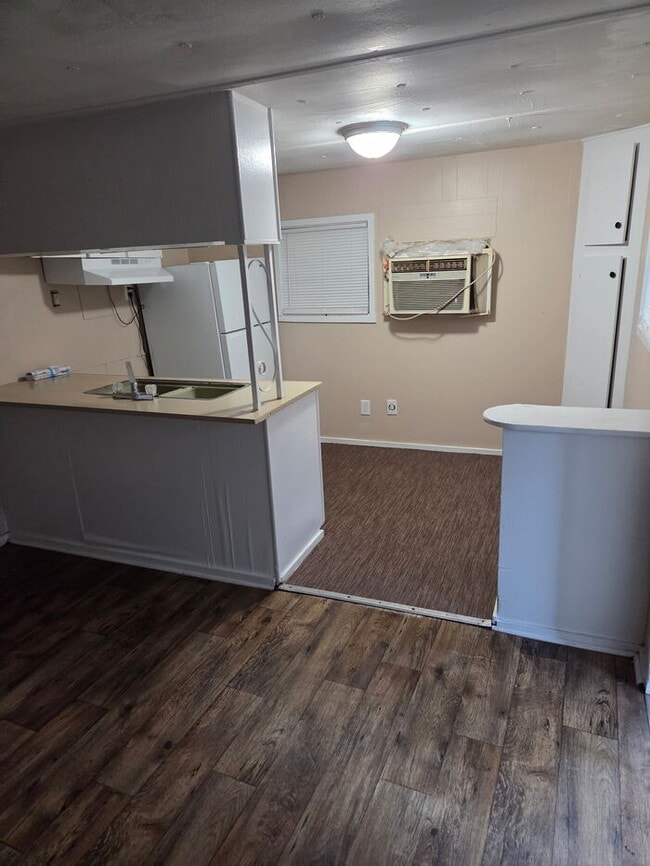 Building Photo - 2827 Friendly Ln