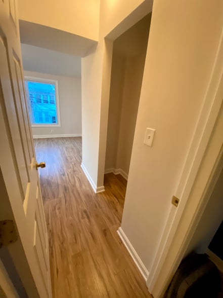 Building Photo - 611 Otis Pl NW