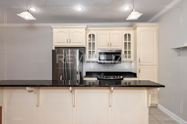 Building Photo - 3 Bed 3 Bath Townhome in West Mobile