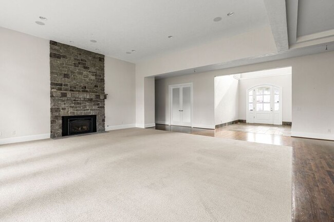 Building Photo - 16275 NE Eilers Rd