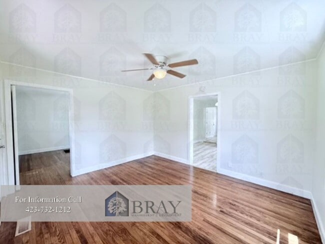Building Photo - Cozy Brick Home with Huge Garage – Great K...