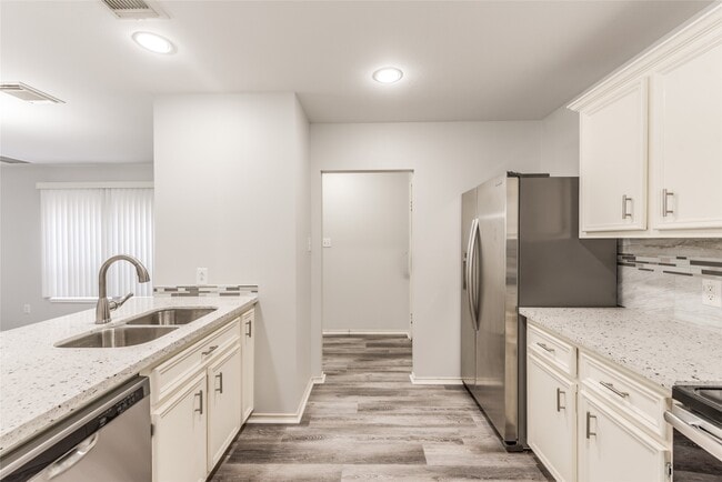 Building Photo - 1722 Redwing Bluff Dr