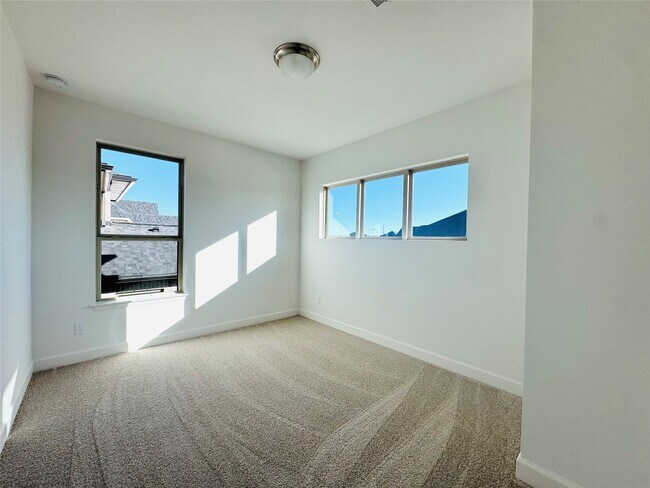 Building Photo - 4418 Noah Grv Ln