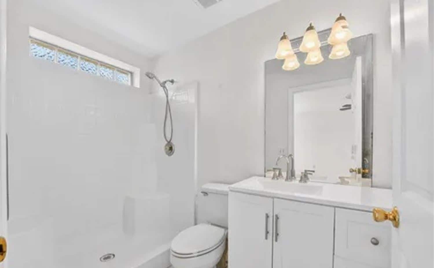 Masterbath - 1706 Apache St NE