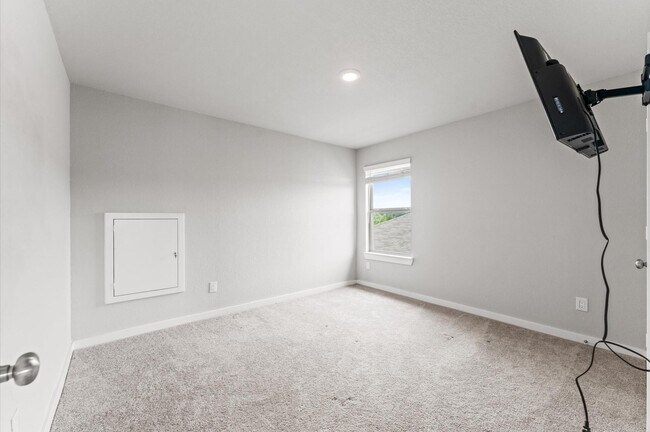 Building Photo - 818 Deerhurst Ln